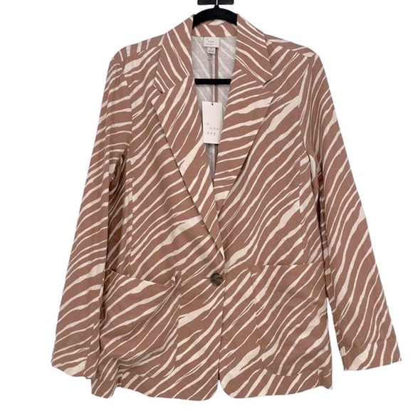 🆕 Brown Zebra Blazer - Picture 3 of 3